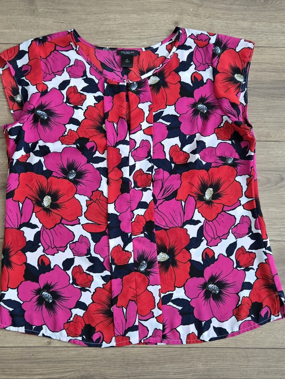 Ann Taylor Red & Pink Floral Pleated Cap-Sleeve Blouse, Size M.